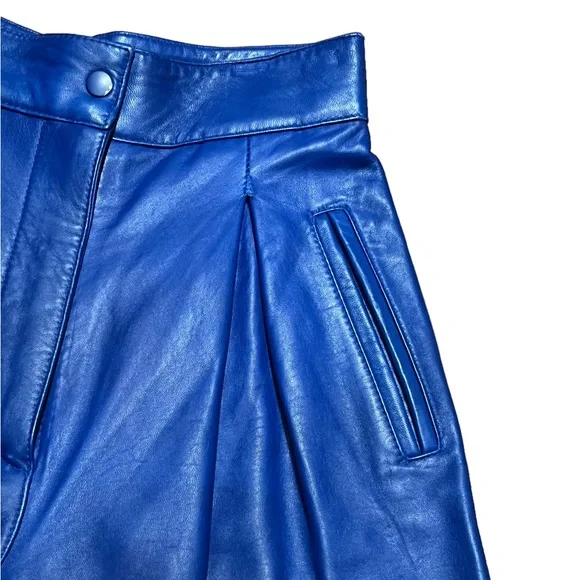 Vintage 80s High Waisted 100% Leather Blue Bermudas Shorts Size 6 Zipped Closure